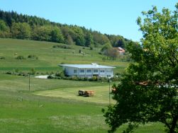 Industriehalle für Gewerbe, Landwirtschaft und Wohnen